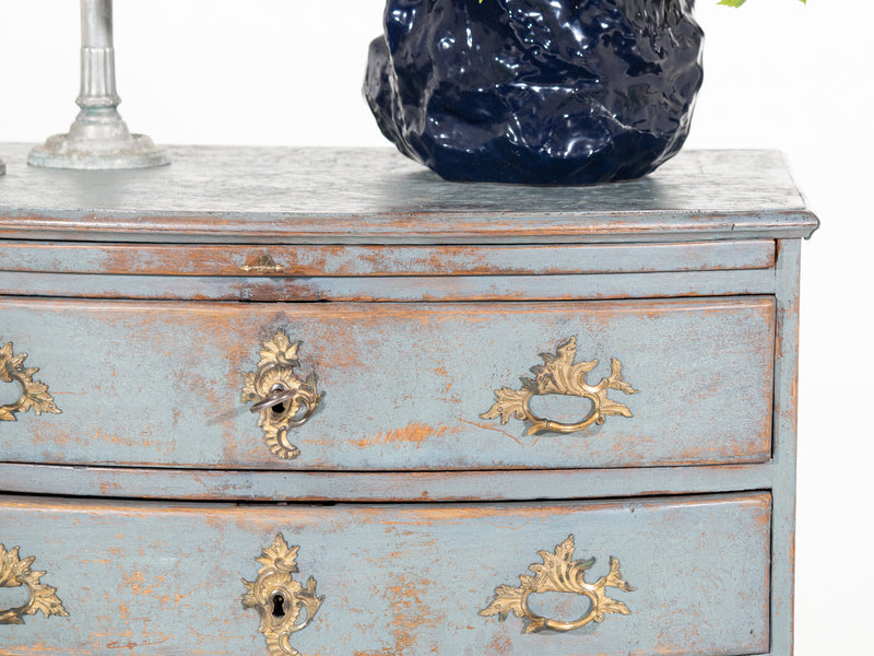 Gorgeous Baroque chest with curved front, 18th C. - Selected Design & Antiques