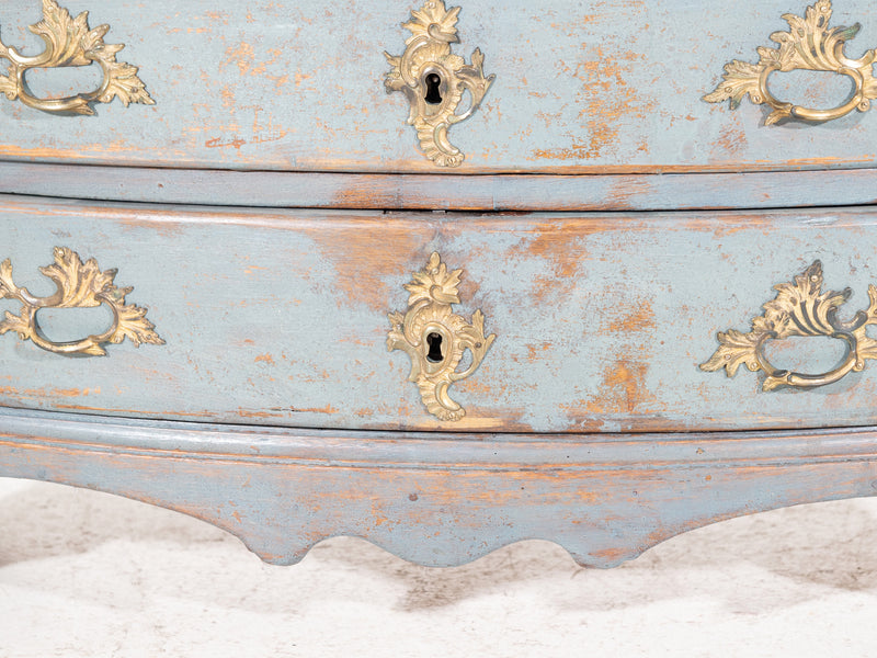 Gorgeous Baroque chest with curved front, 18th C. - Selected Design & Antiques