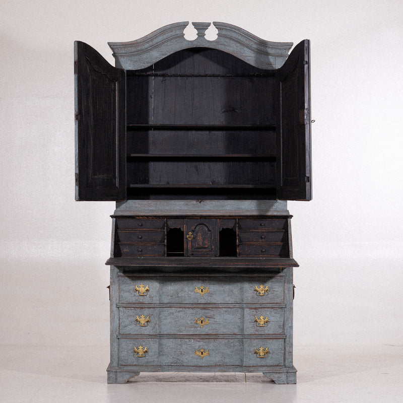 Beautiful bureau with carvings, 18th C. - Selected Design & Antiques